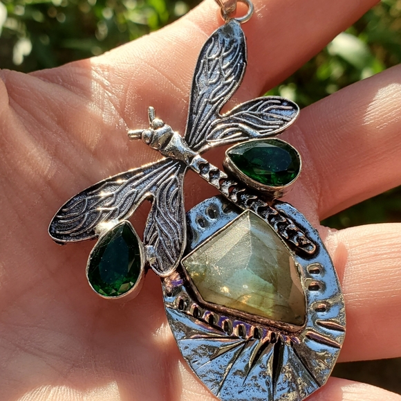 New Labradorite and Diopside Silver Dragonfly Pendant. - Picture 6 of 16